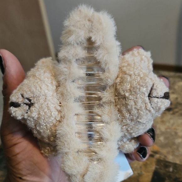 NWT Plush Cream Teddy Bear Hair Clip - Picture 2 of 4